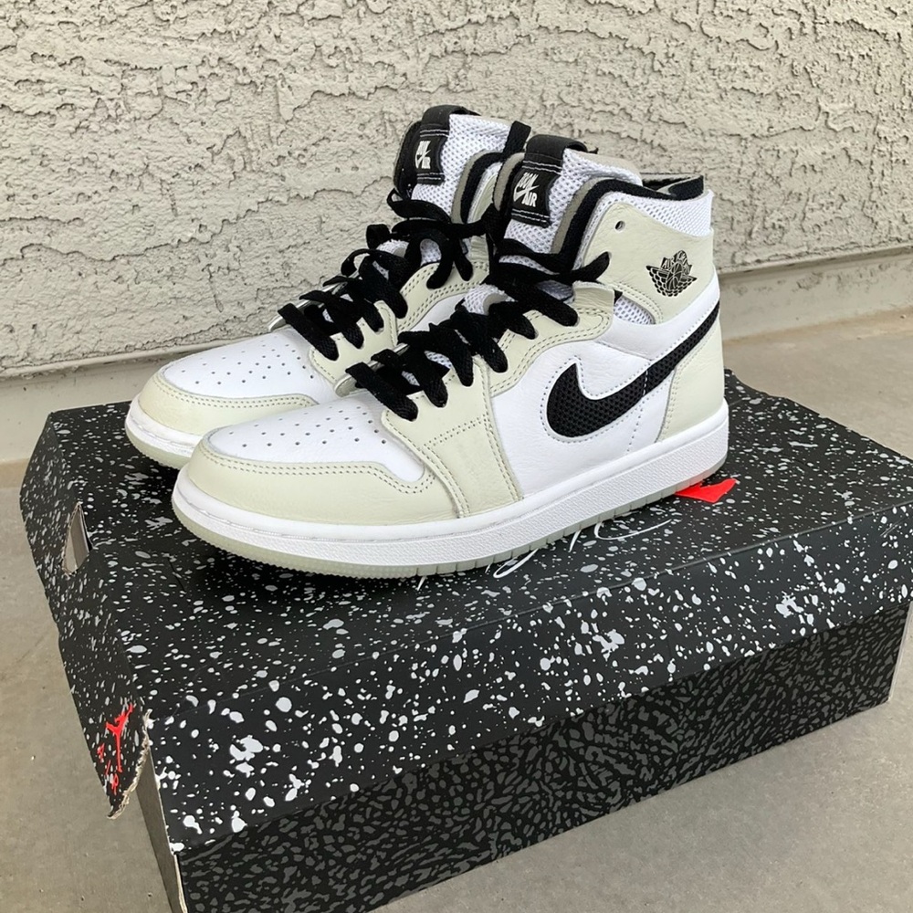 Nike Air Jordan 1 Retro Jordan 1 High Zoom Air CMFT
Sail (Women's)
Size: 6.5